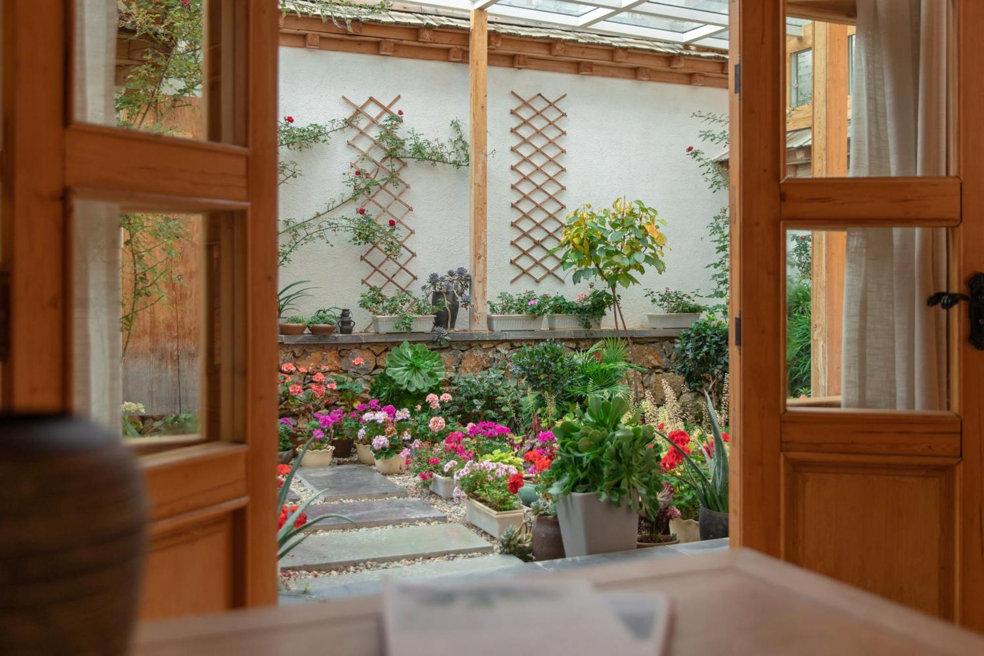 Courtyard Shangri-La 藏舍小院 Экстерьер фото