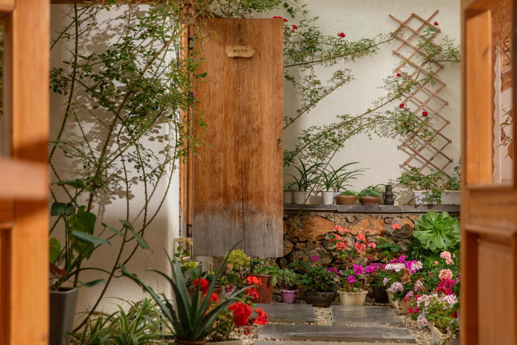 Courtyard Shangri-La 藏舍小院 Экстерьер фото